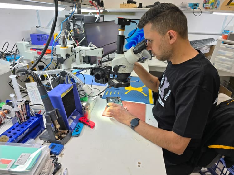 Motherboard Microsoldering