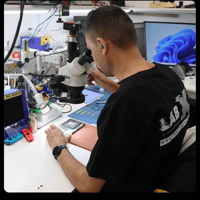 Microsoldering & Diagnostics Lab